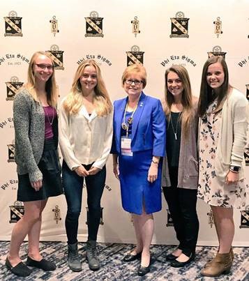 McKendree University students Meredith Geyer, Magdalena Knapp, Haegen Boyer and Shelby Summer met Elaine Powell, Phi Eta Sigma national director (center), at the convention.